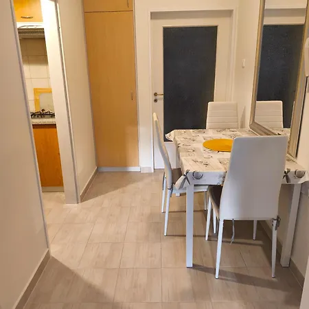 Britannica Apartment *